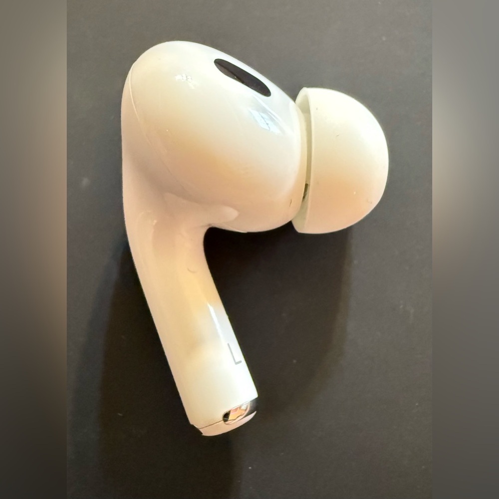 Replacement Apple AirPod Pro - Left Side Only.
Authentic. In good condition - Picture 3 of 6